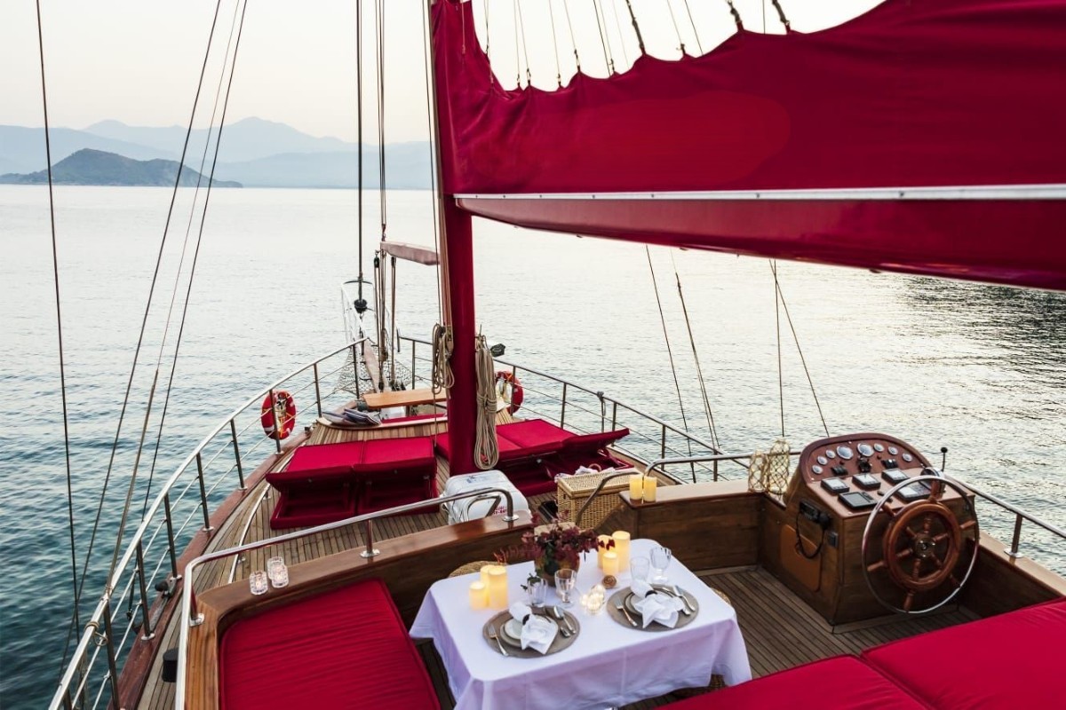 Le Rouge, Le Rouge can accomodate 6 guests at 3 cabins