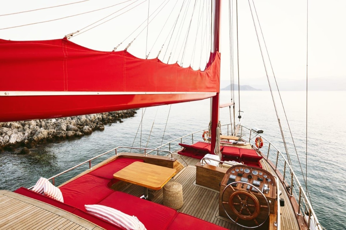 Le Rouge, Le Rouge can accomodate 6 guests at 3 cabins