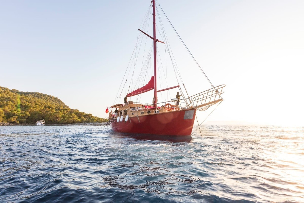 Le Rouge, Le Rouge can accomodate 6 guests at 3 cabins