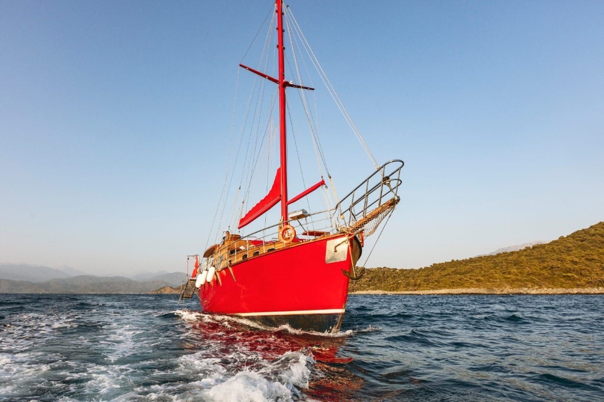 Le Rouge, Le Rouge can accomodate 6 guests at 3 cabins